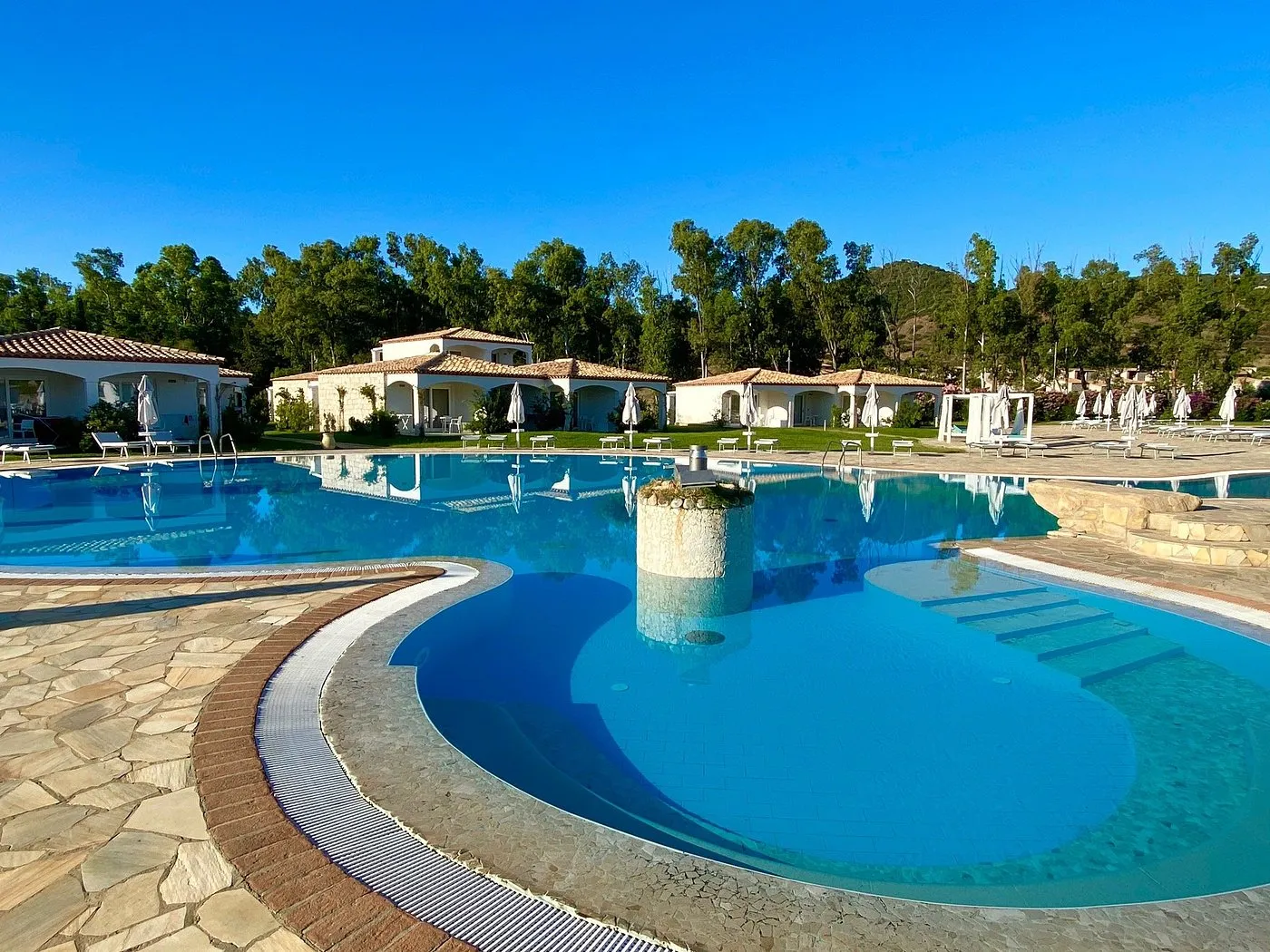 Limone Beach Resort